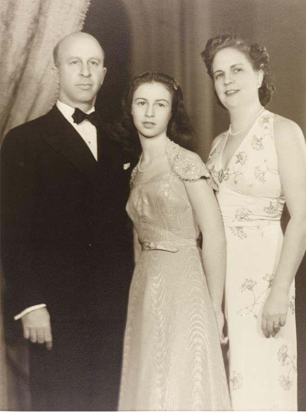 Agustín Batista González de Mendoza et María Teresa Falla Bonet, grands-parents de la Grande-Duchesse à l'occasion du 15e anniversaire de leur fille María Teresa. 
