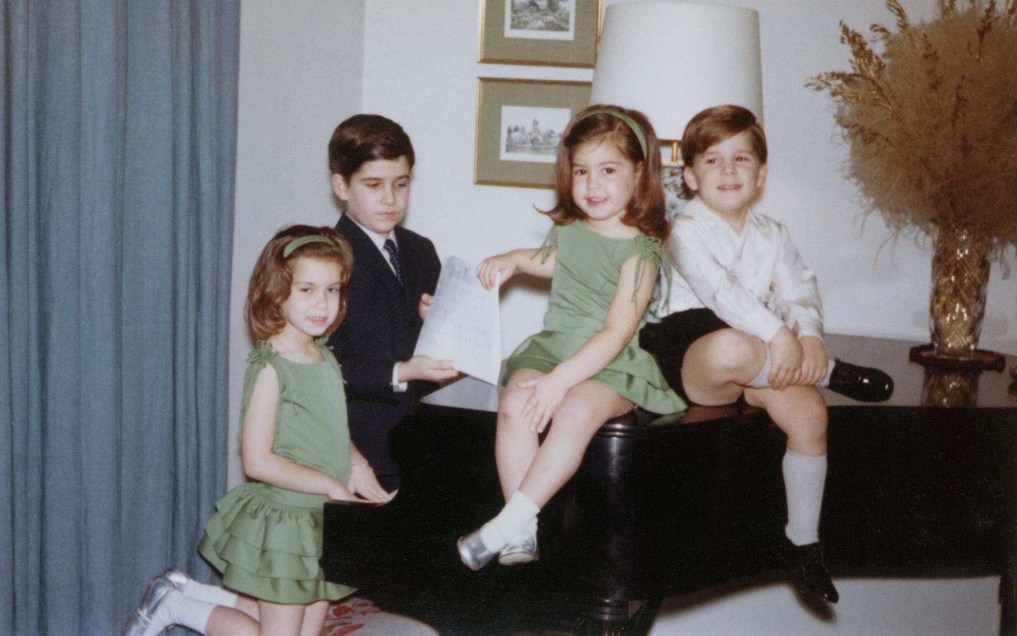 Les quatre frères et sœurs Maria Teresa, Antonio, Catalina et Luis Laureano Mestre Batista